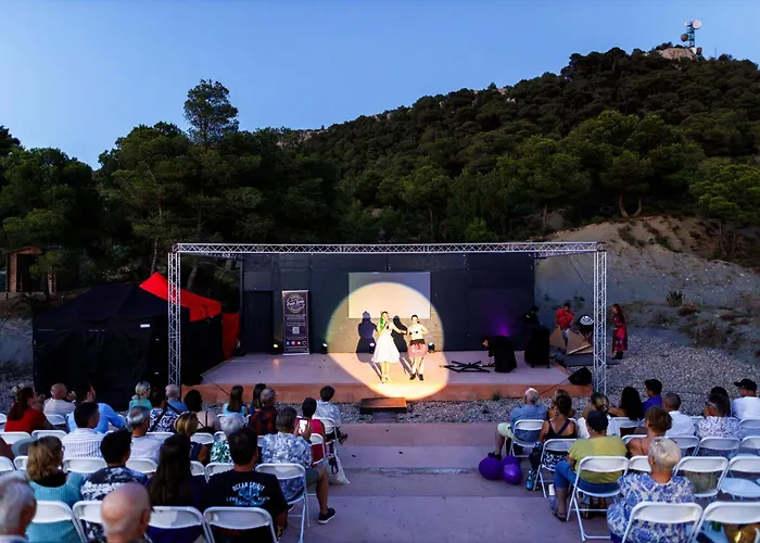 Chateau Catherine De Montgolfier - Et - Piscine - Domaine Viticole Bio Avec Degustation Narbonne